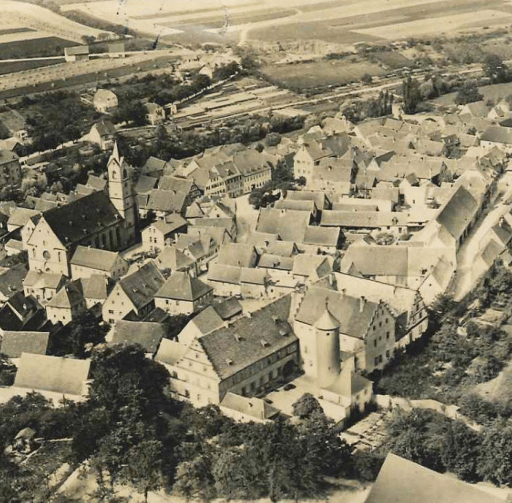 Historische Luftaufnahme der Altstadt von Aub vor 1945